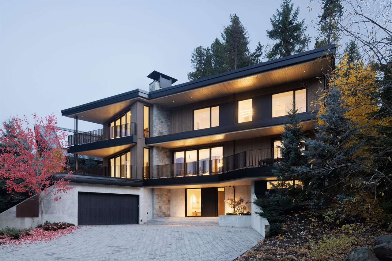 3565 Falcon Cres