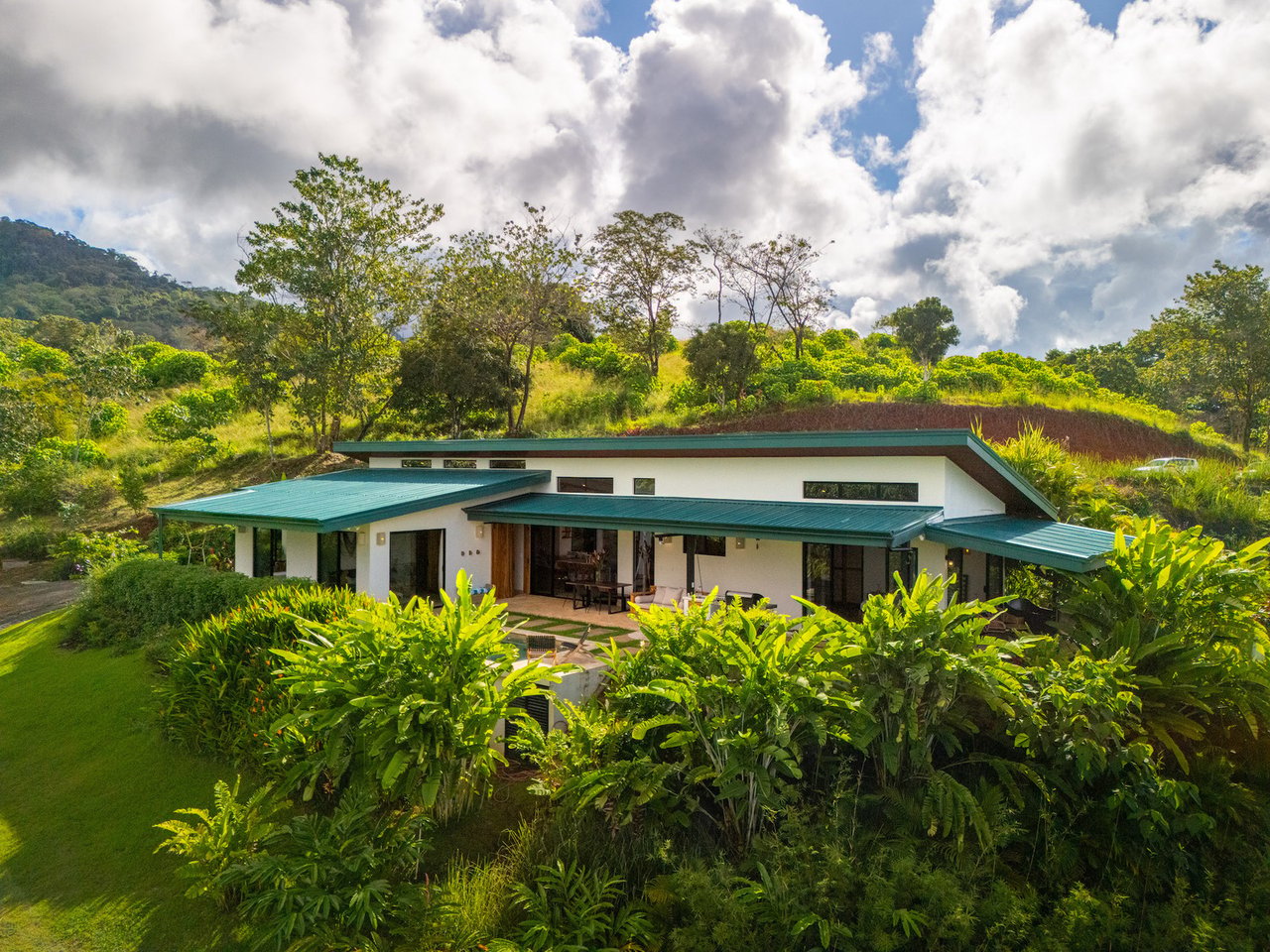 Contemporary Home and Guest House, Ojochal, Puntarenas