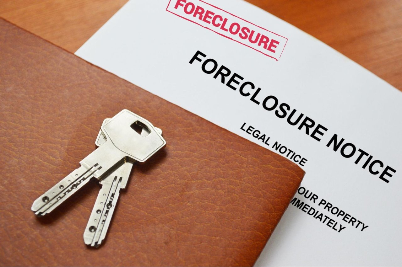 Selling Real Estate Under the Shadow of Foreclosure