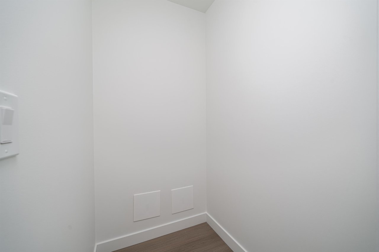 1211-618 Carnarvon St