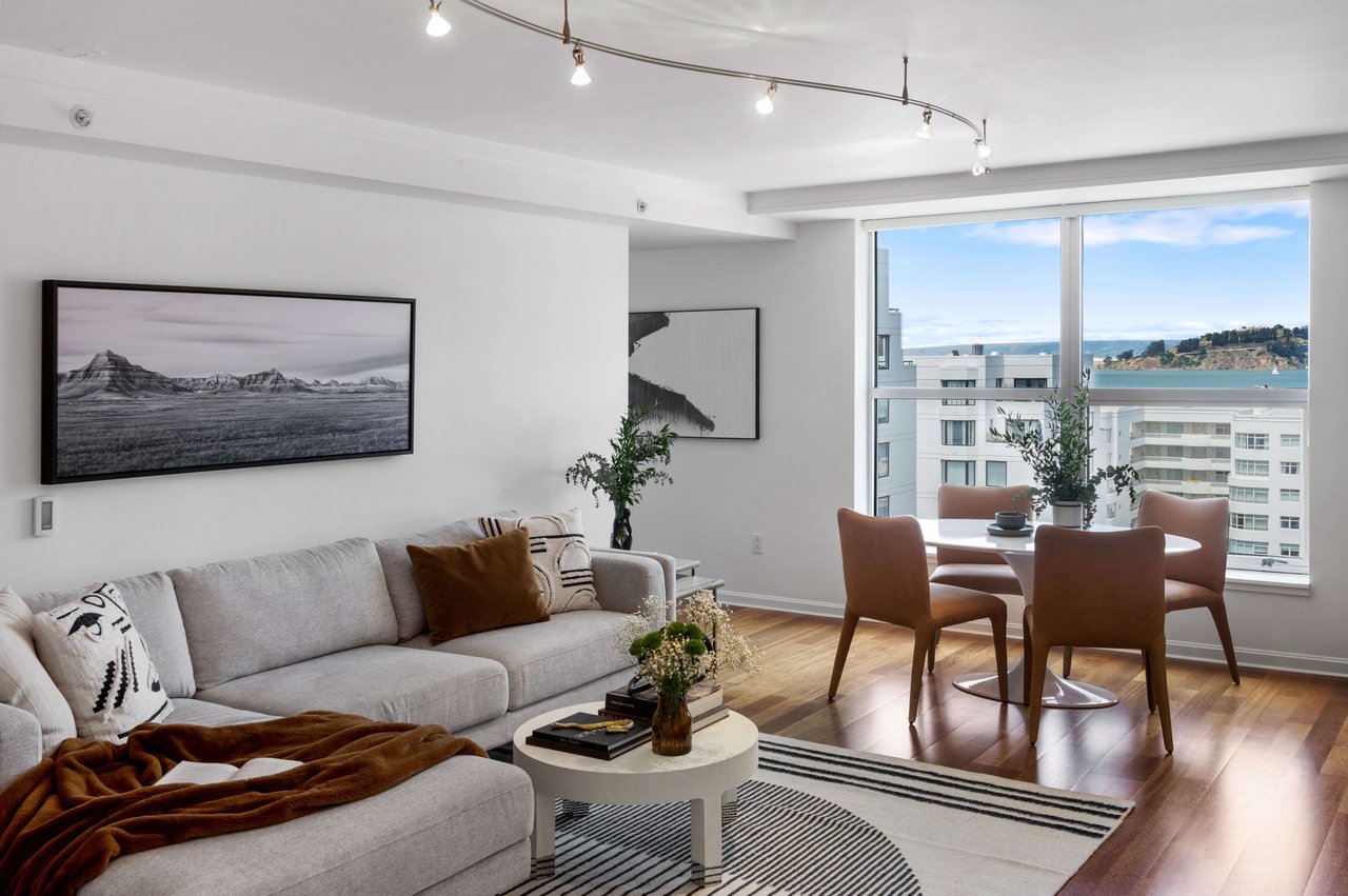 Ideal City Home At Bridgeview