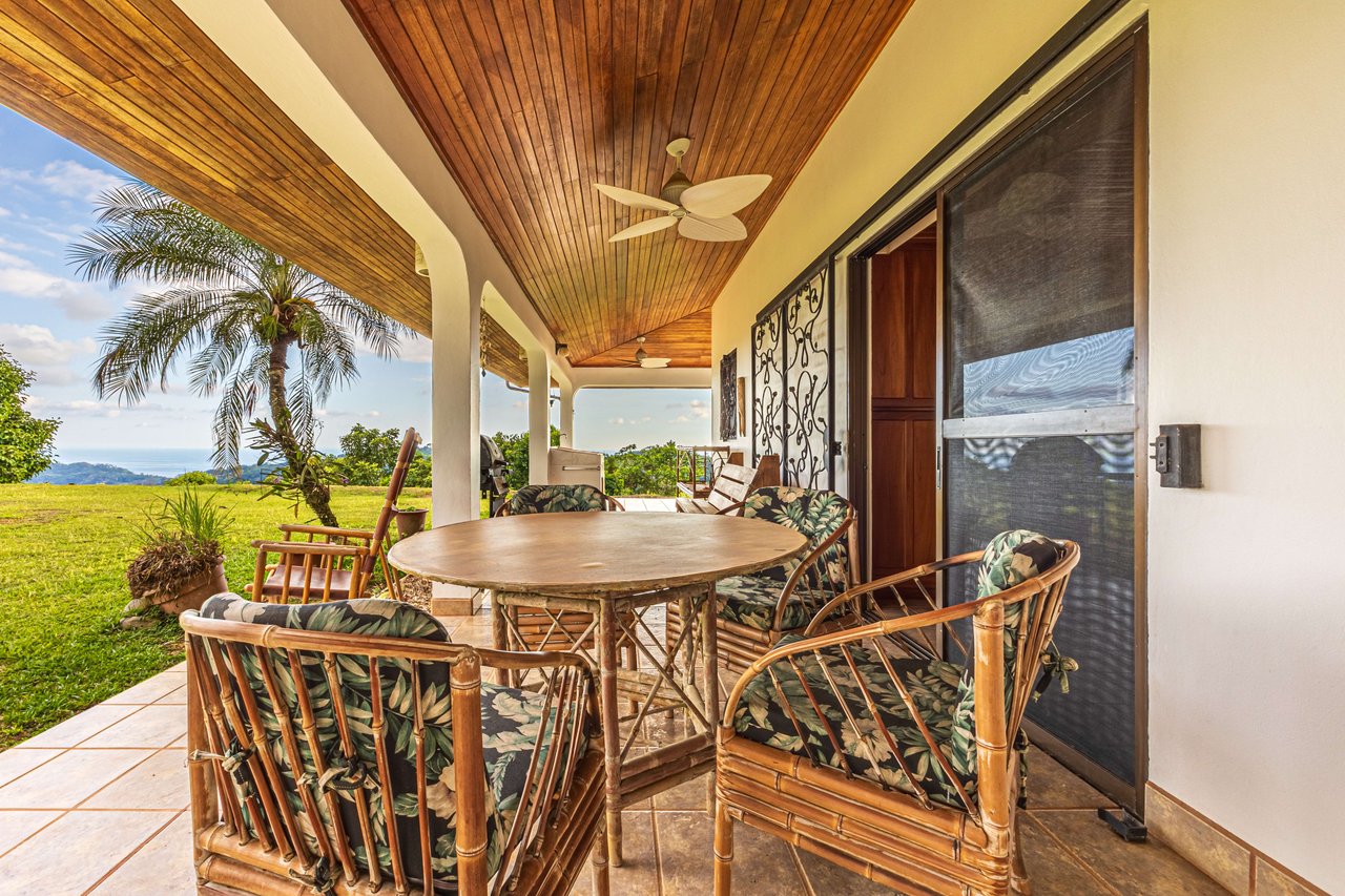 Casa De La Rosa, 3 Bedroom Ocean View Home in Lagunas!