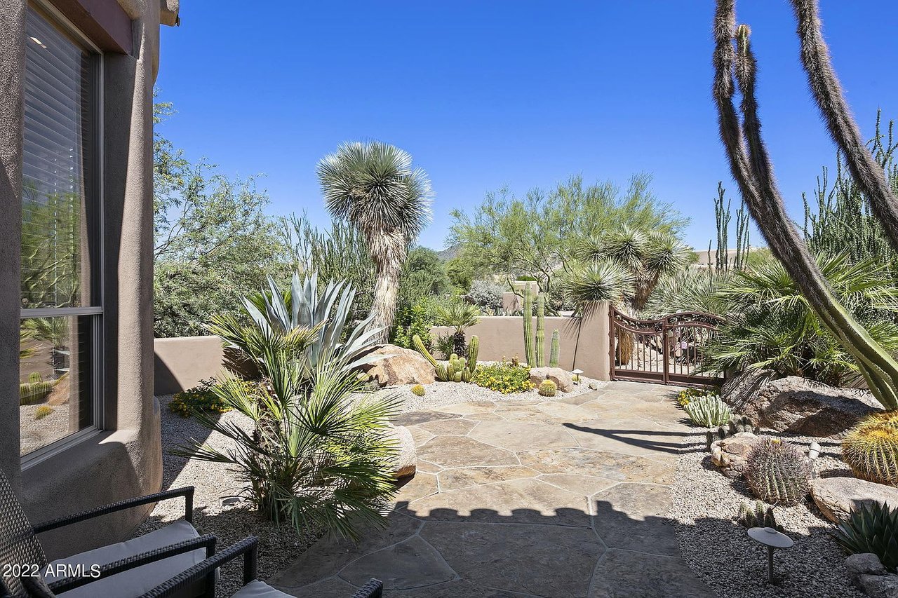 7313 E Whitethorn CIR