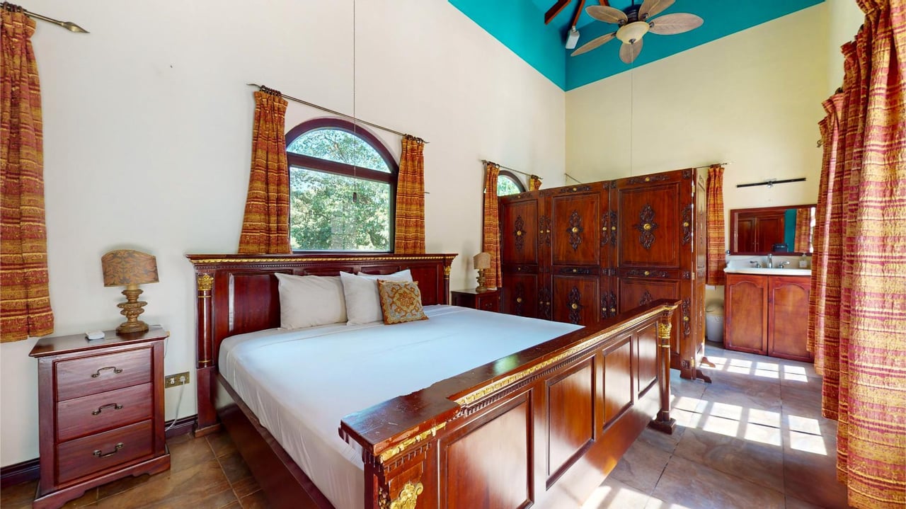 Colonial Oceanfront Estate, Dominical, Puntarenas
