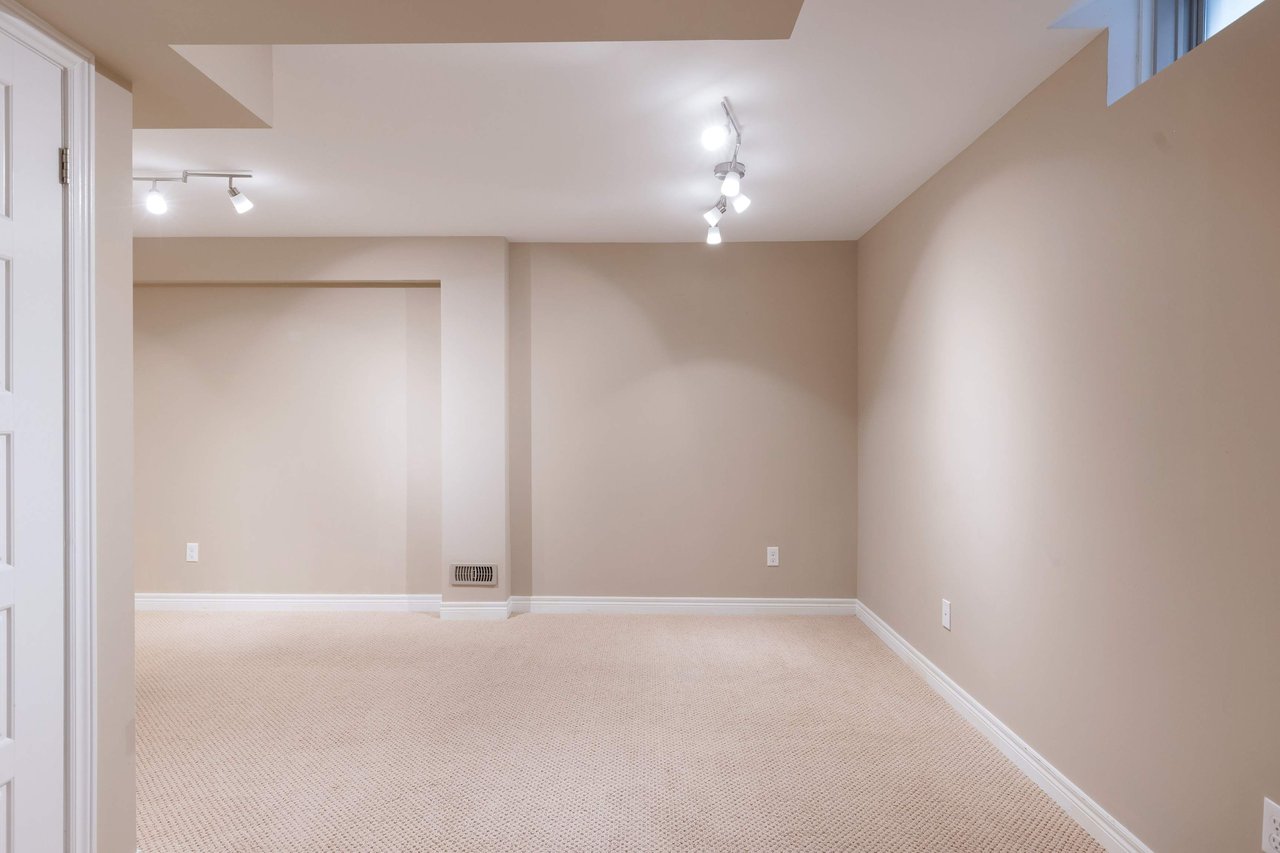 14-4165 Upper Middle Road Unit: 14