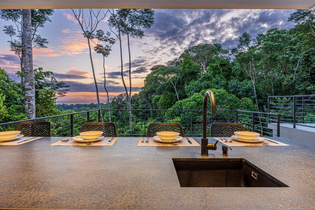 A Gem, Hidden in the Canopy With Ocean and Mountain Views