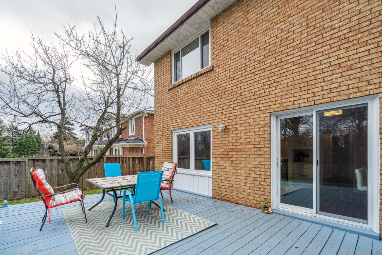 4 Bedroom Home located on a Quiet Court backing onto Greenspace