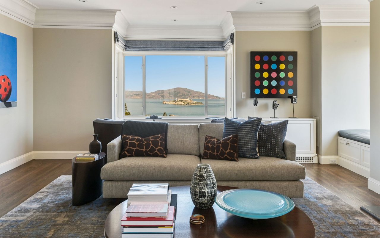 Prestigious Half Floor Apartment on Russian Hill