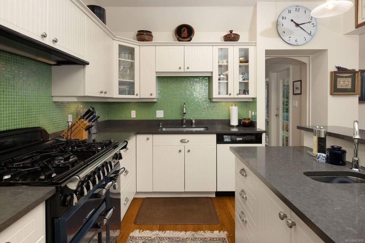 4349 Kingscote Rd, Cobble Hill