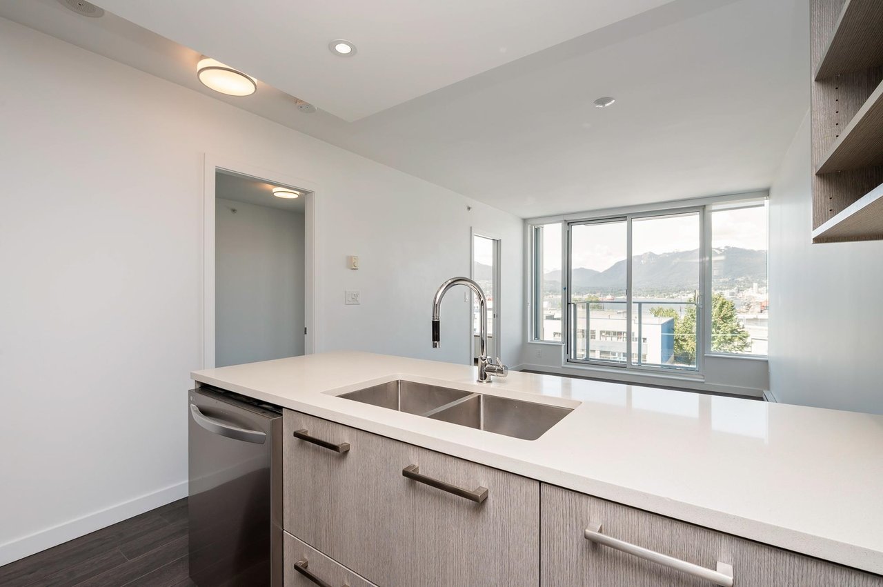 356-955 E Hastings St