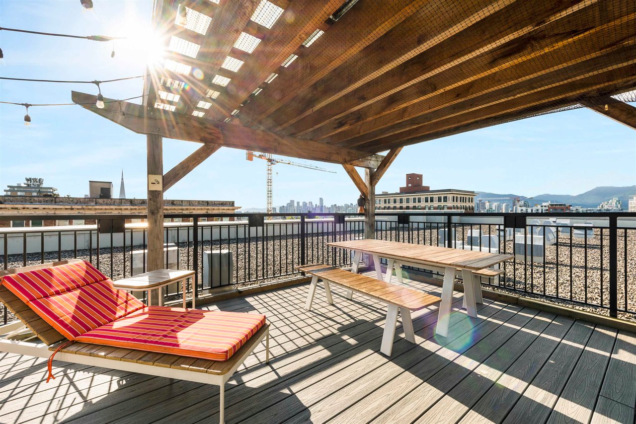 312-205 E 10th Ave