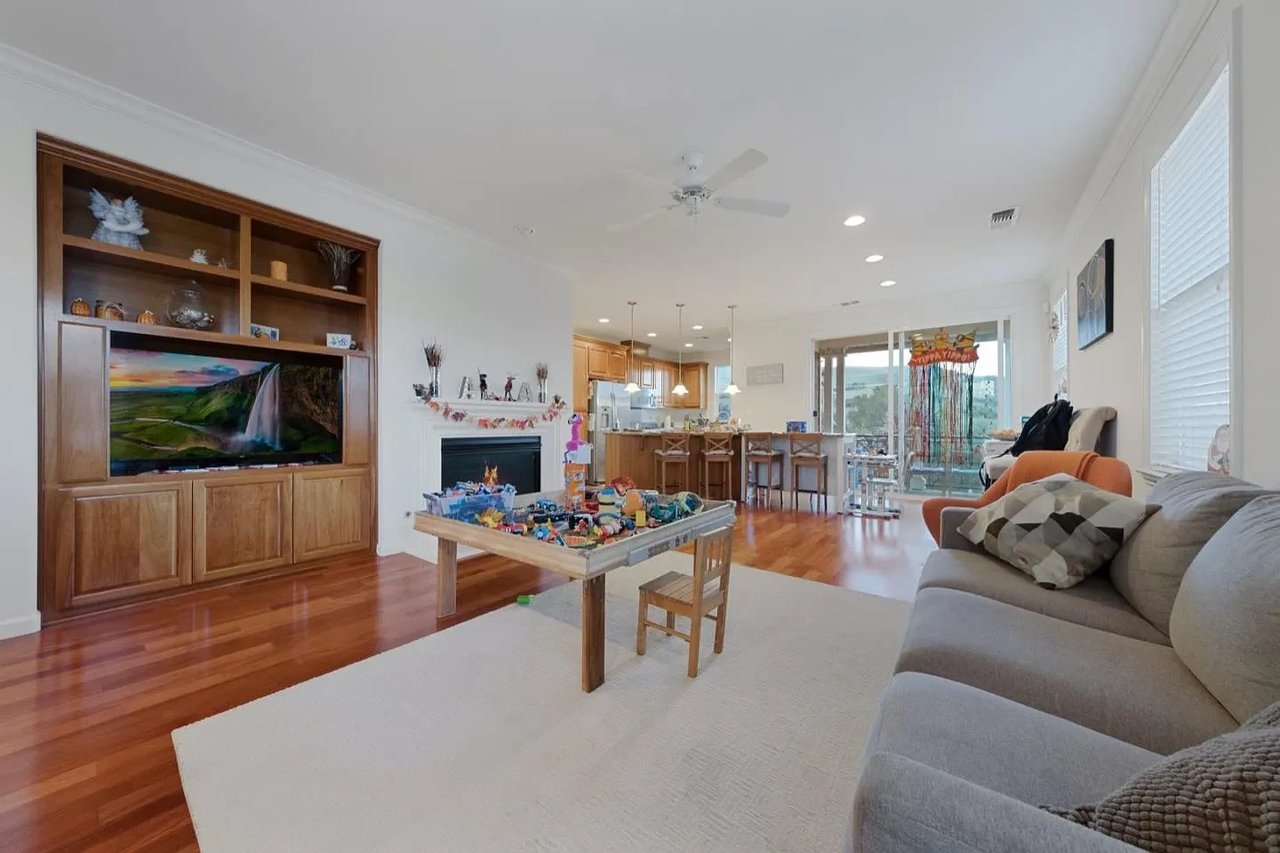 6585 Deerfield Dr