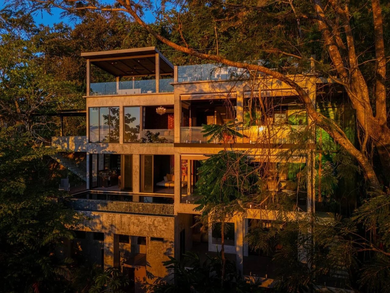 Rooftop Pool Modern Luxury Estate, Manuel Antonio, Puntarenas