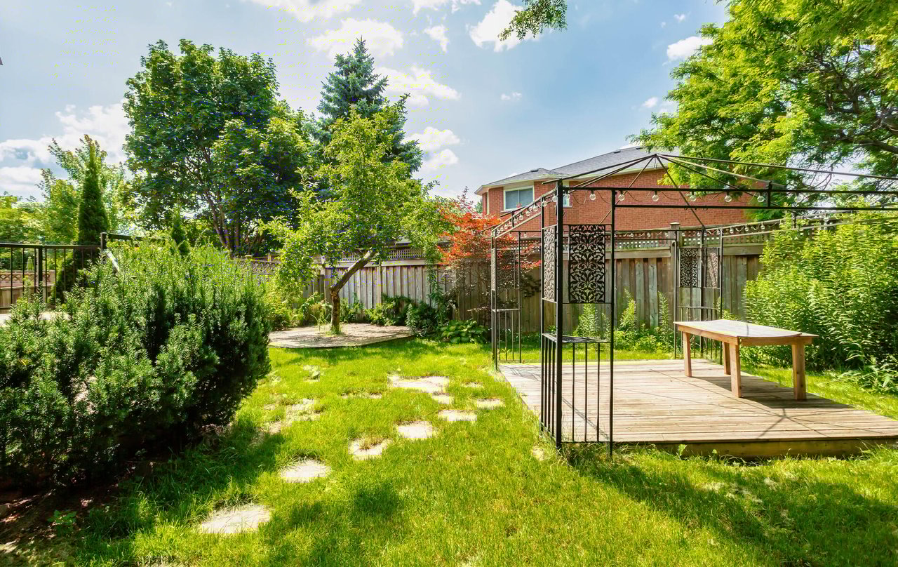 1308 Valerie Cres