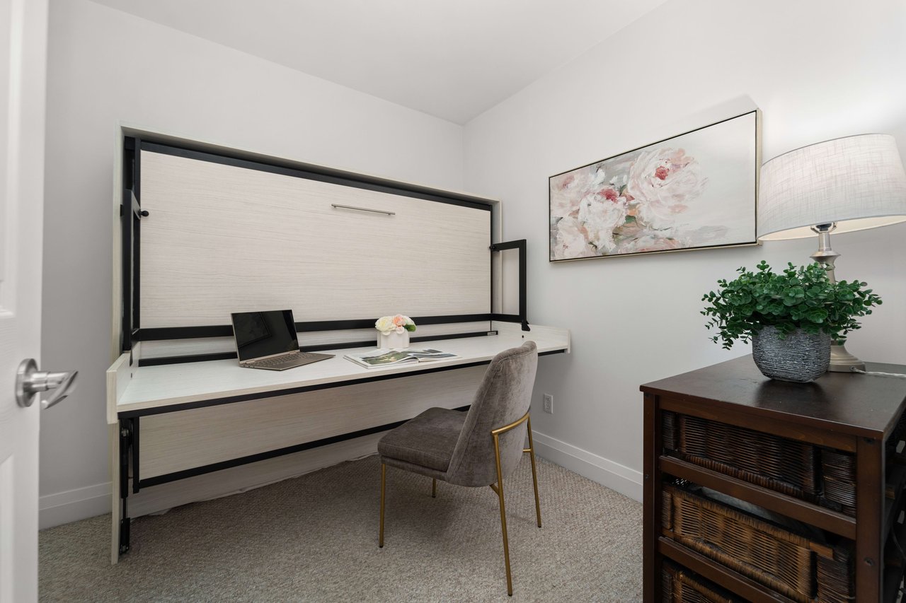 #203-8 Wellesley Street E