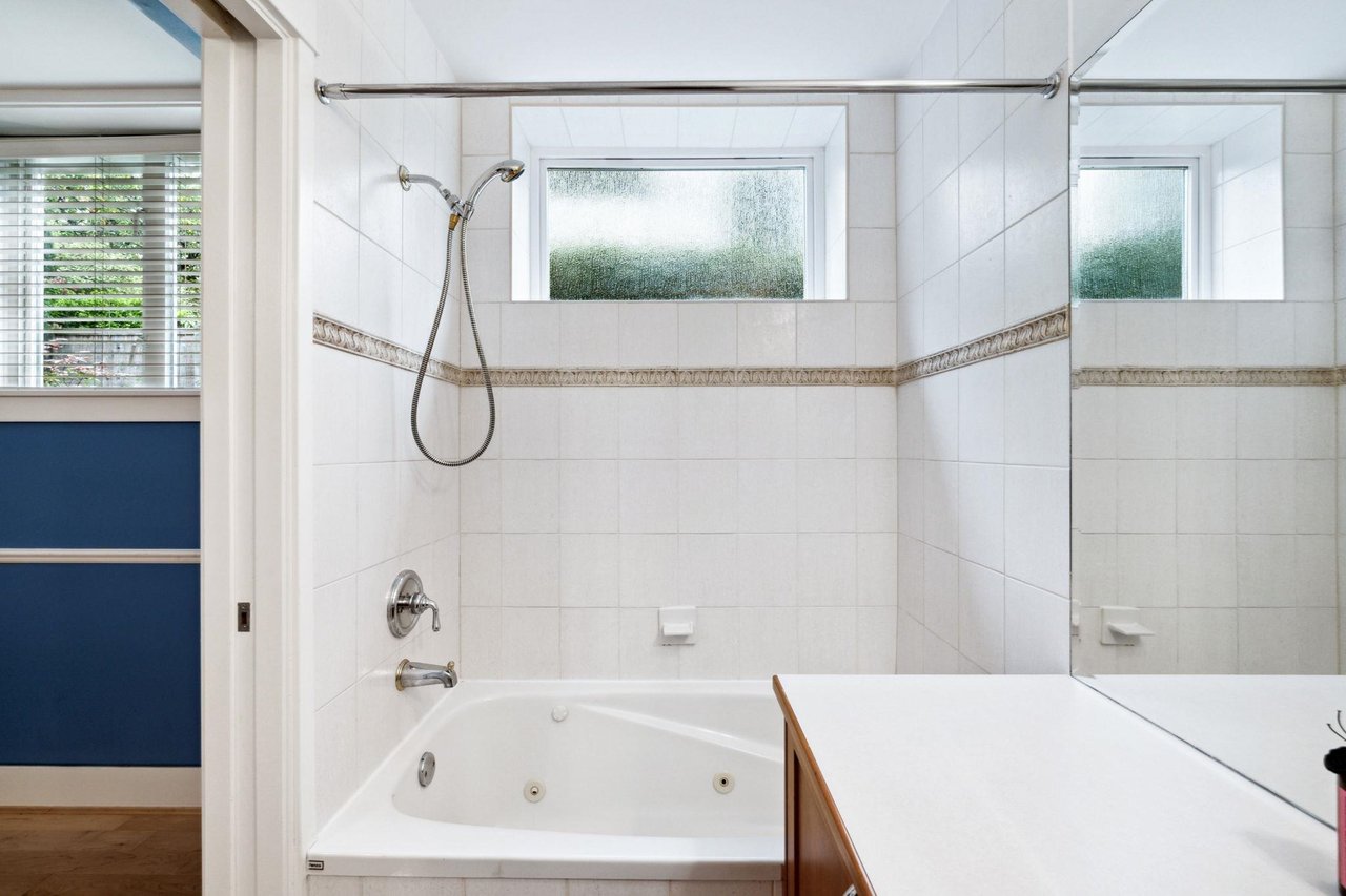 147 W 15th Ave