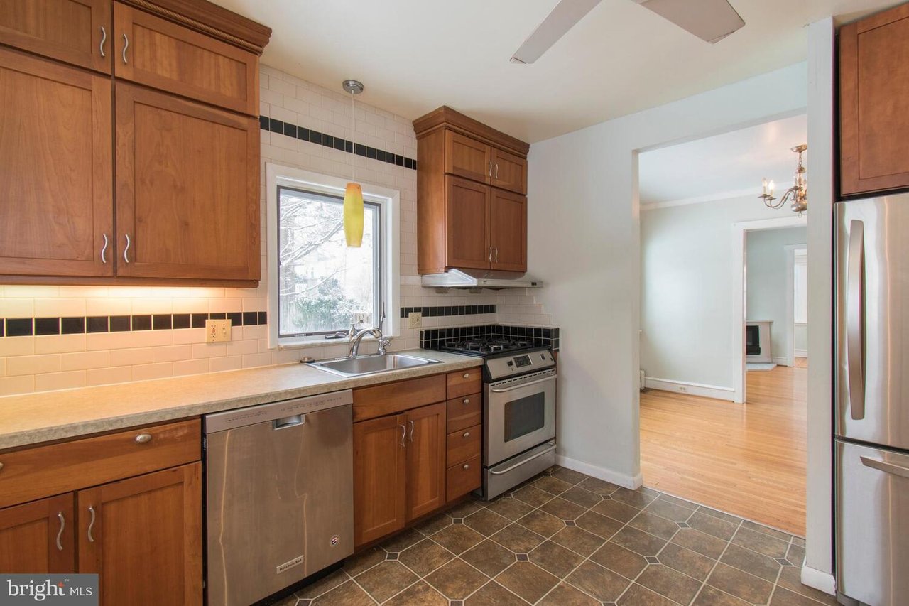 52 WEISS AVE