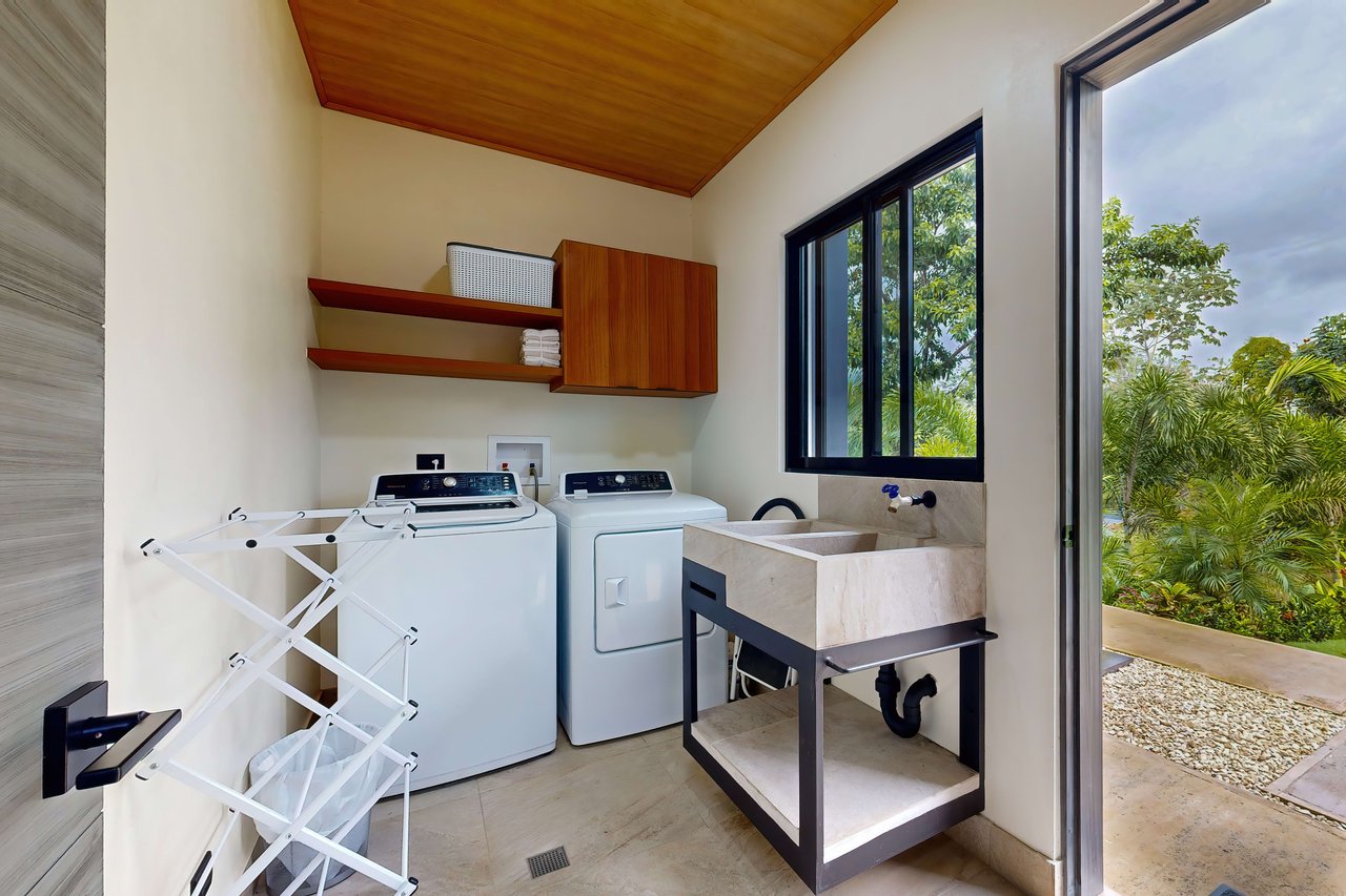 Casa Palma, Brand New Luxury 3 bedroom, 4 bathroom home with Amazing Sunset View in Quepos