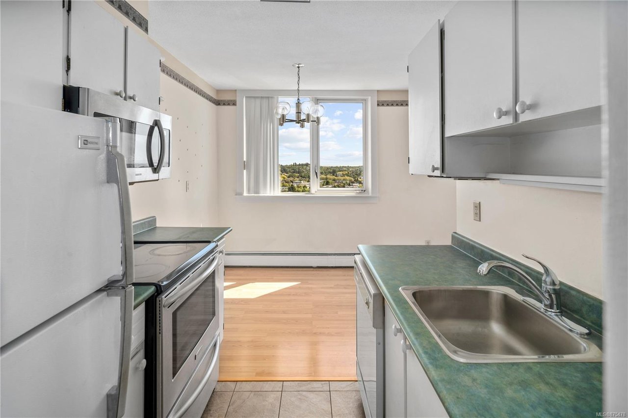 2206-647 Michigan St
