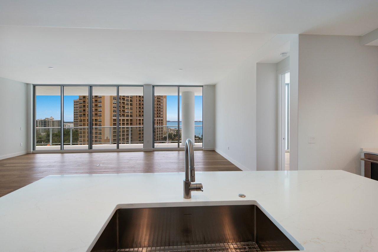 301 Quay Commons, #811