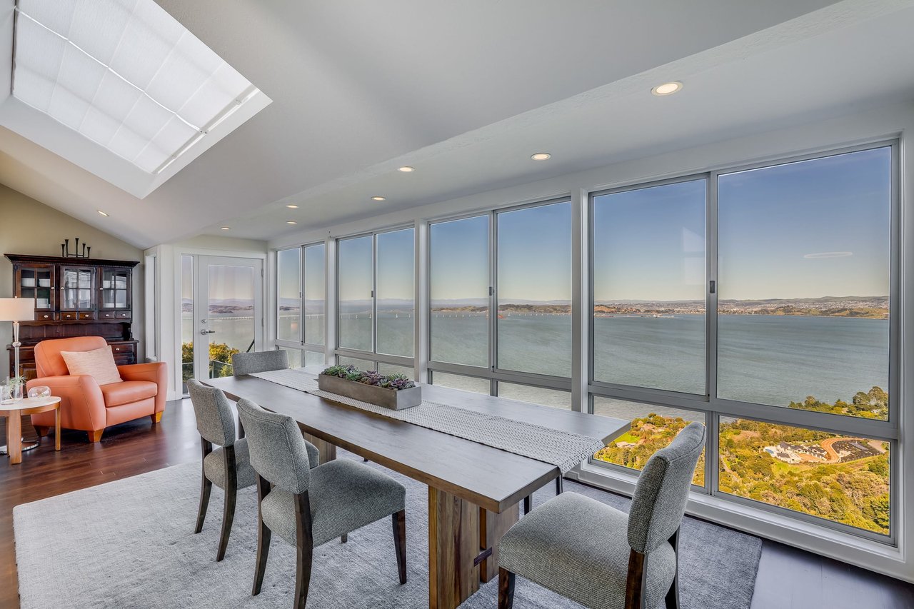 Spectacular Contemporary View Residence 