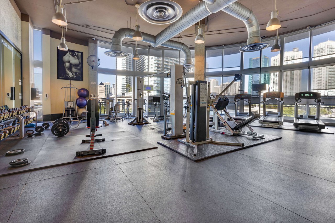 690 SW 1Ct #2308 Miami FL-33130