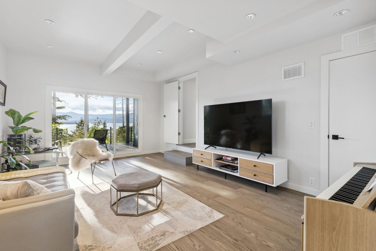 8579 Ansell Pl