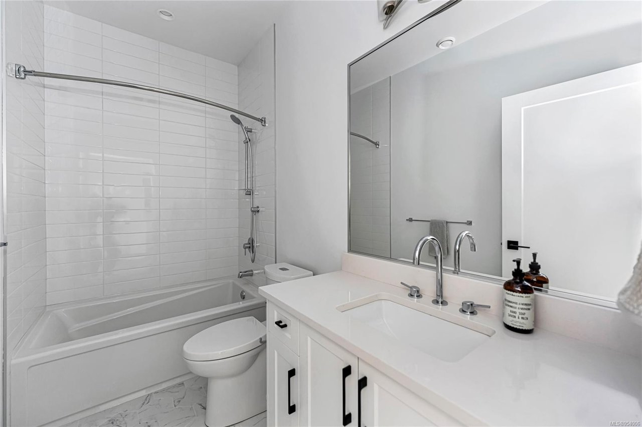 7059 E Saanich Rd