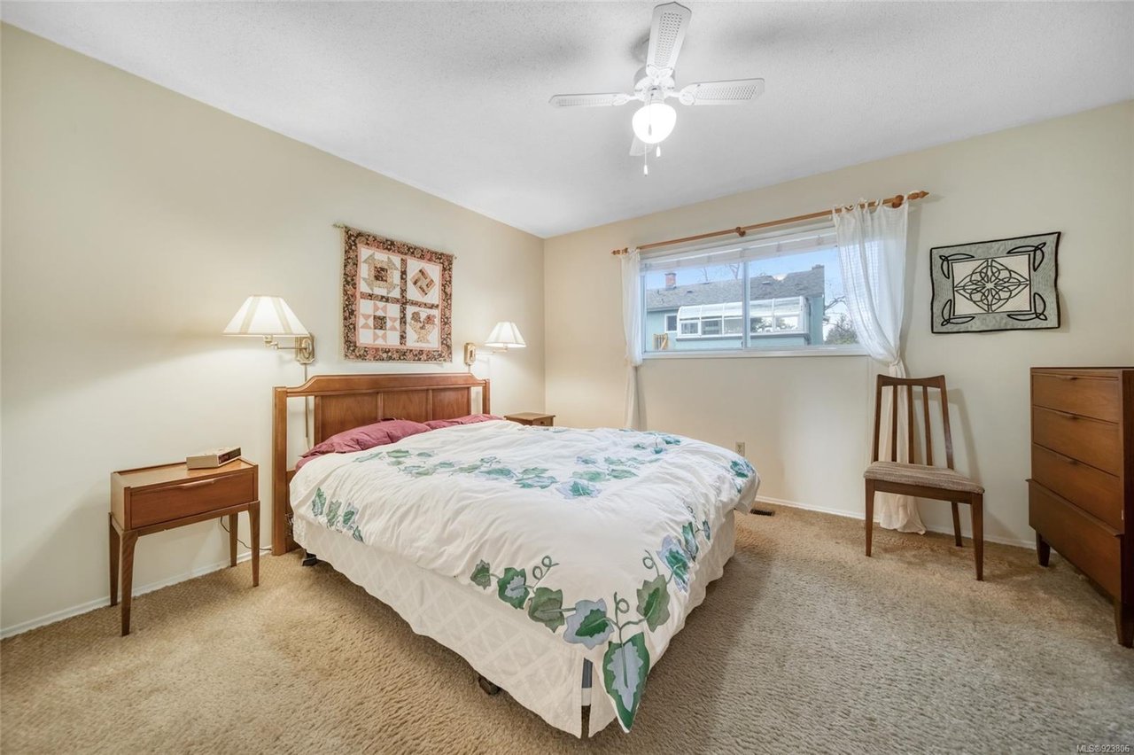 4086 Tracey St