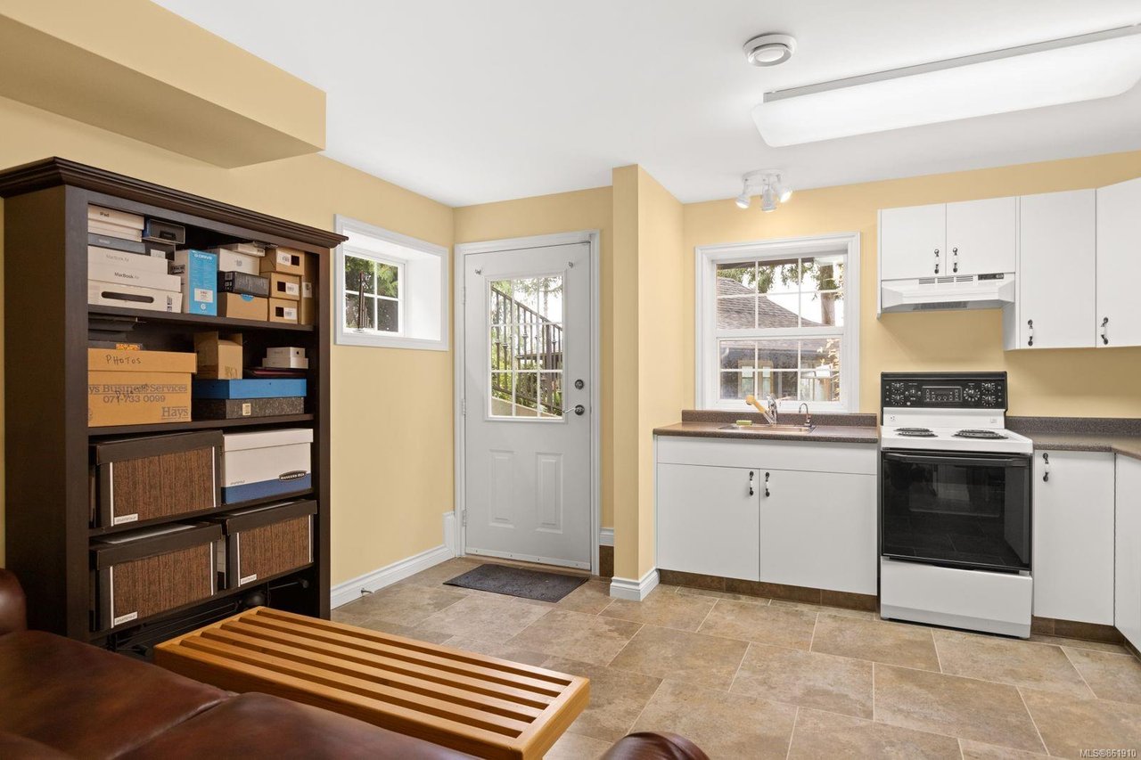 4349 Kingscote Rd, Cobble Hill