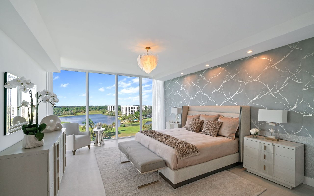 Akoya, Boca West
