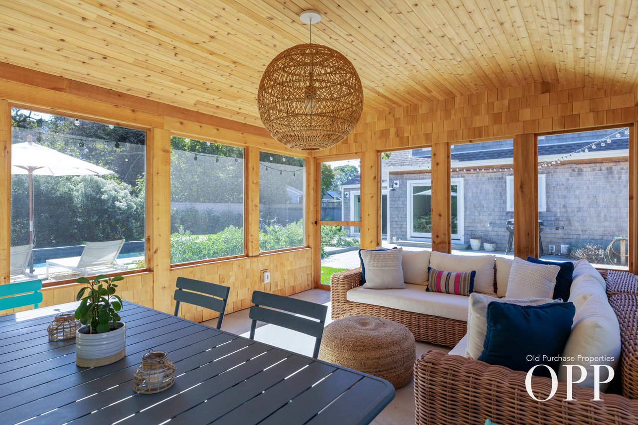  Stylish Cape Cod Retreat in Bellport Village