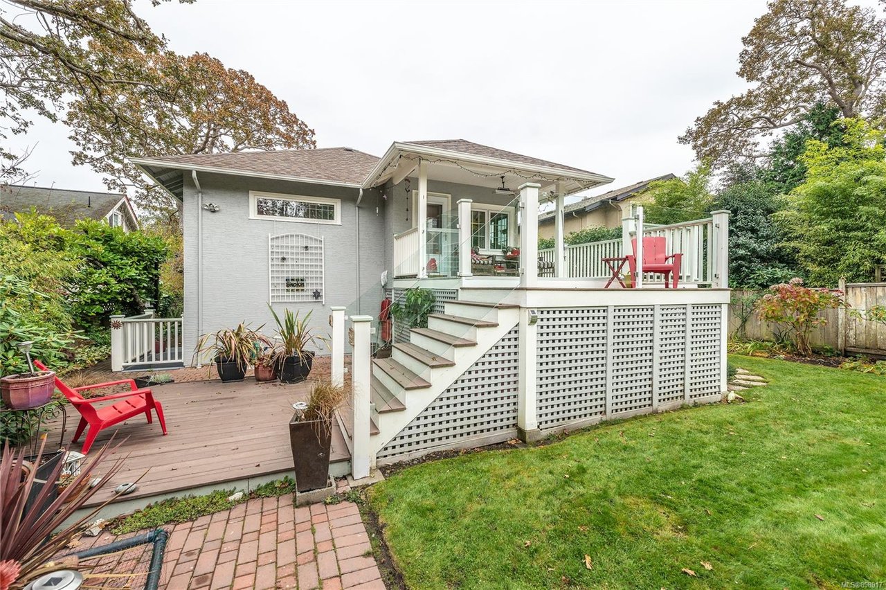 746 Falkland Rd