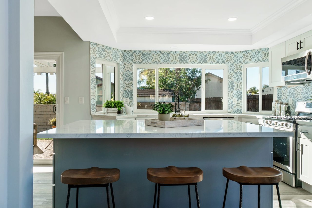 5915 Avenida Antigua