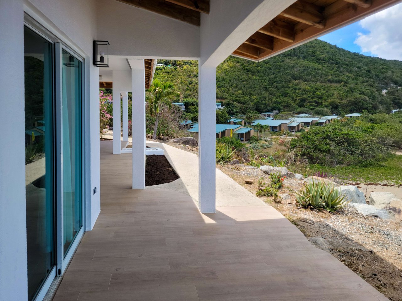 036 Villa 28 Lambert BeachFront