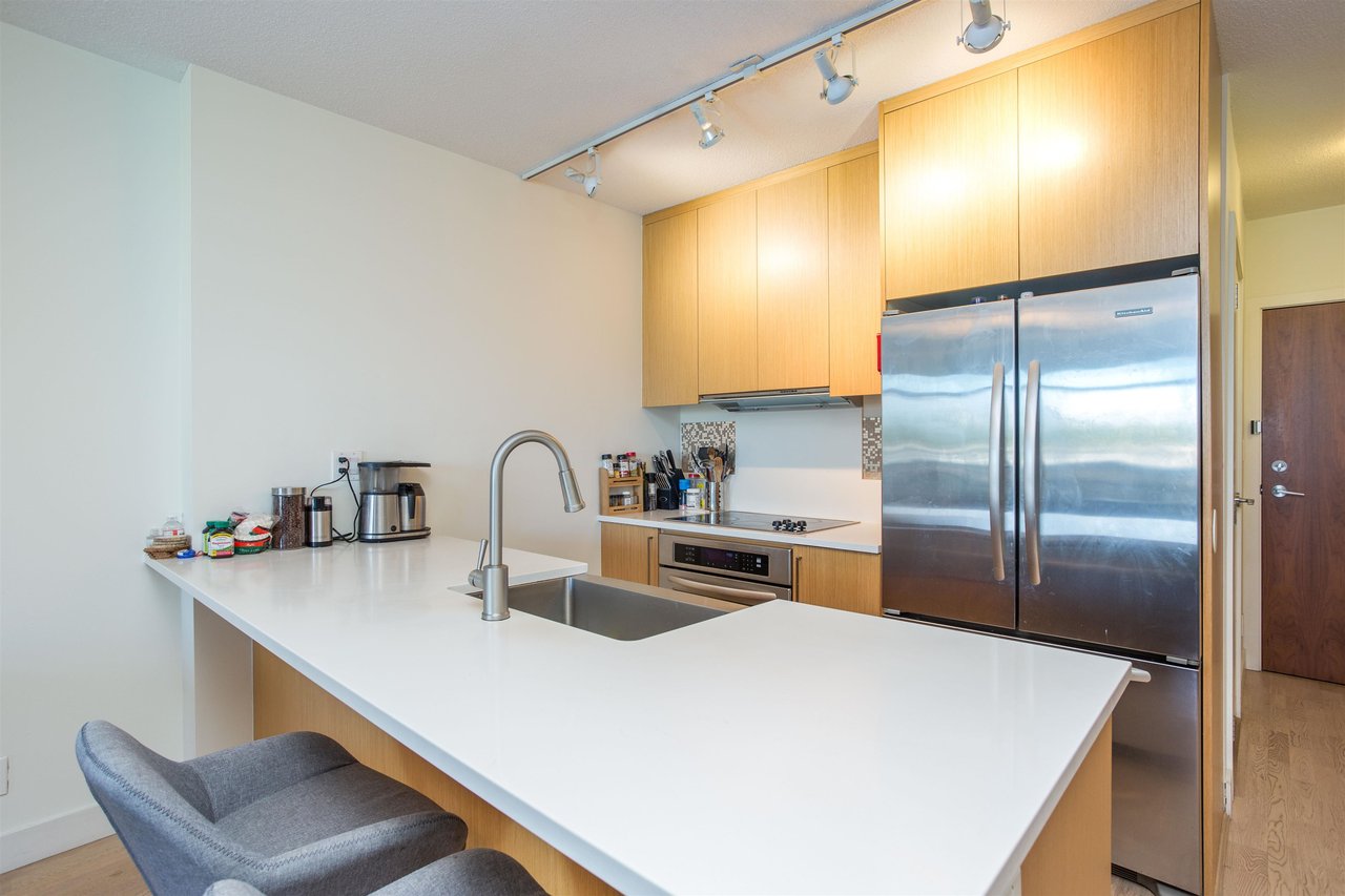512-251 E 7th Ave
