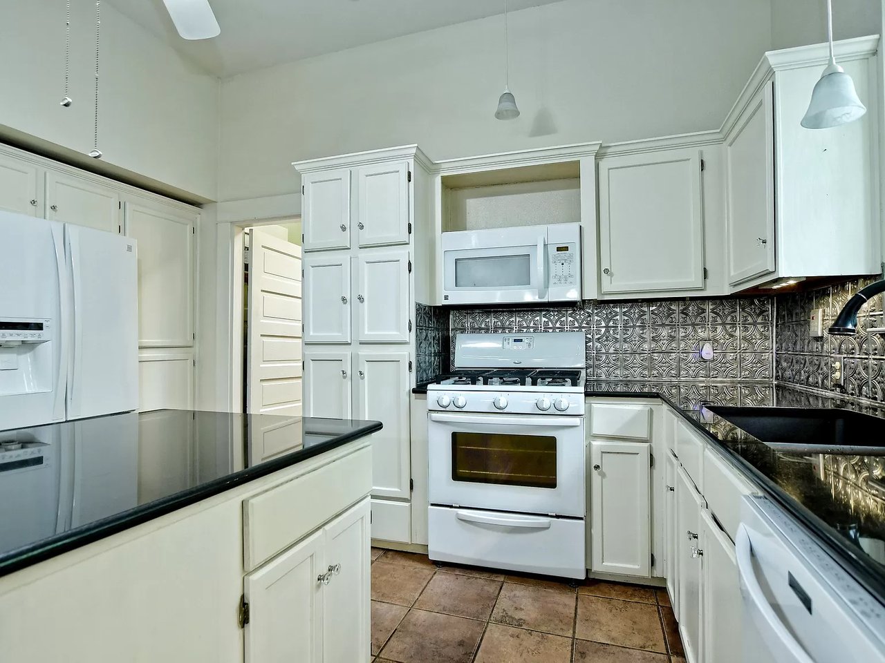3904 Ave C