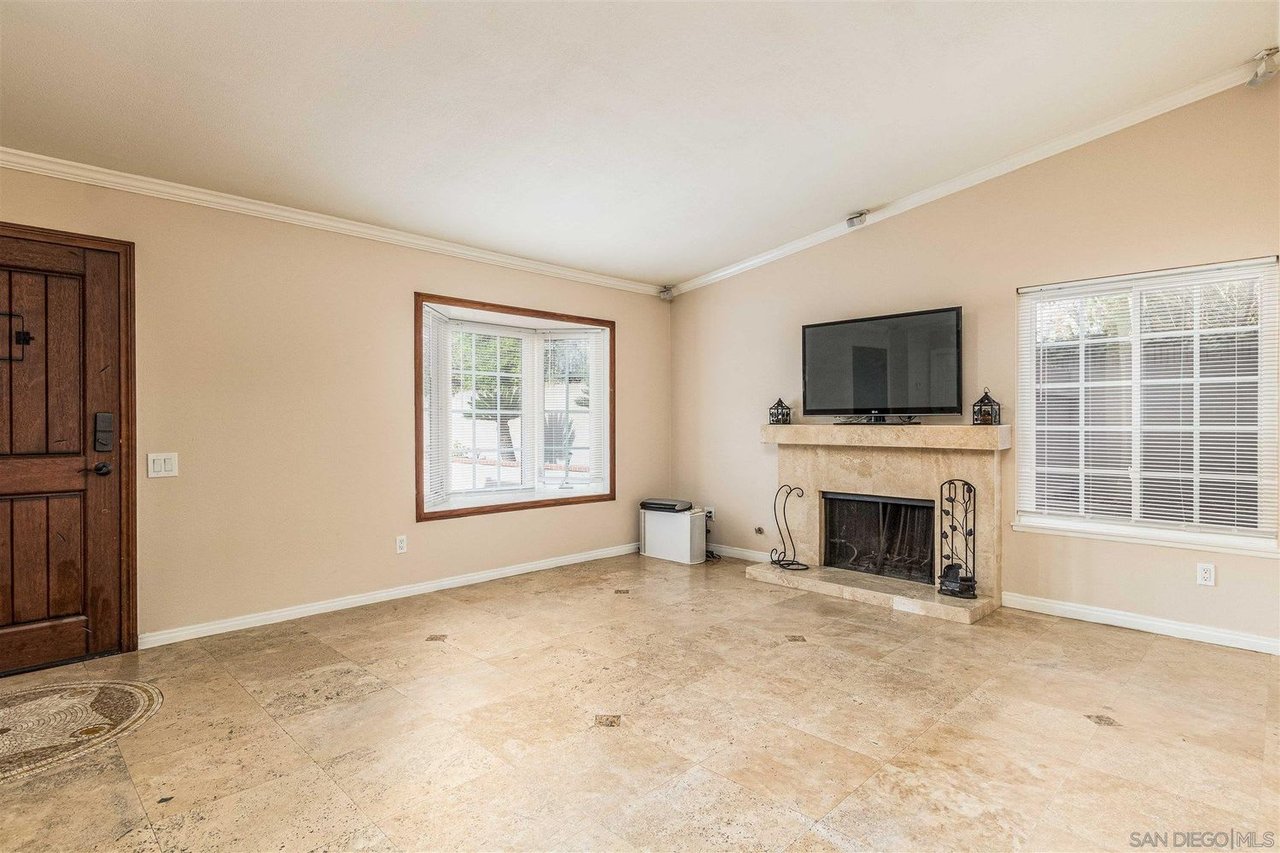 3871 Uris Ct
