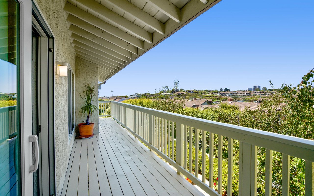 7 White Water Drive