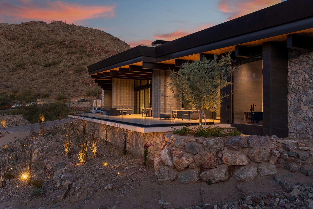 Hillside modern luxury home in Paradise Valley, Arizona