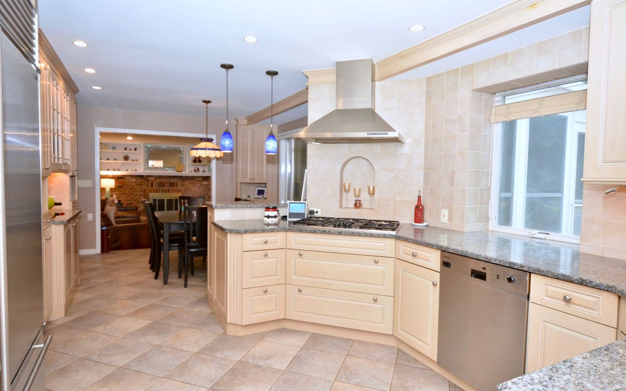 1 W CARTWRIGHT DR