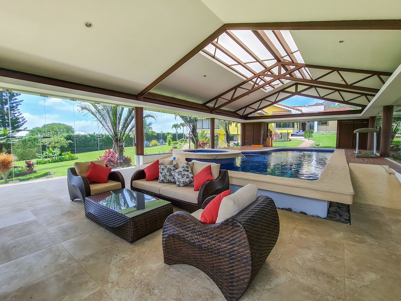 Colonial Estate With Indoor Pool, Heredia