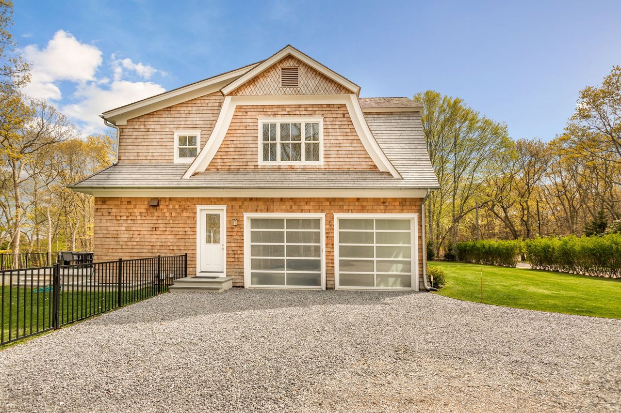 810 Edge Of Woods Rd