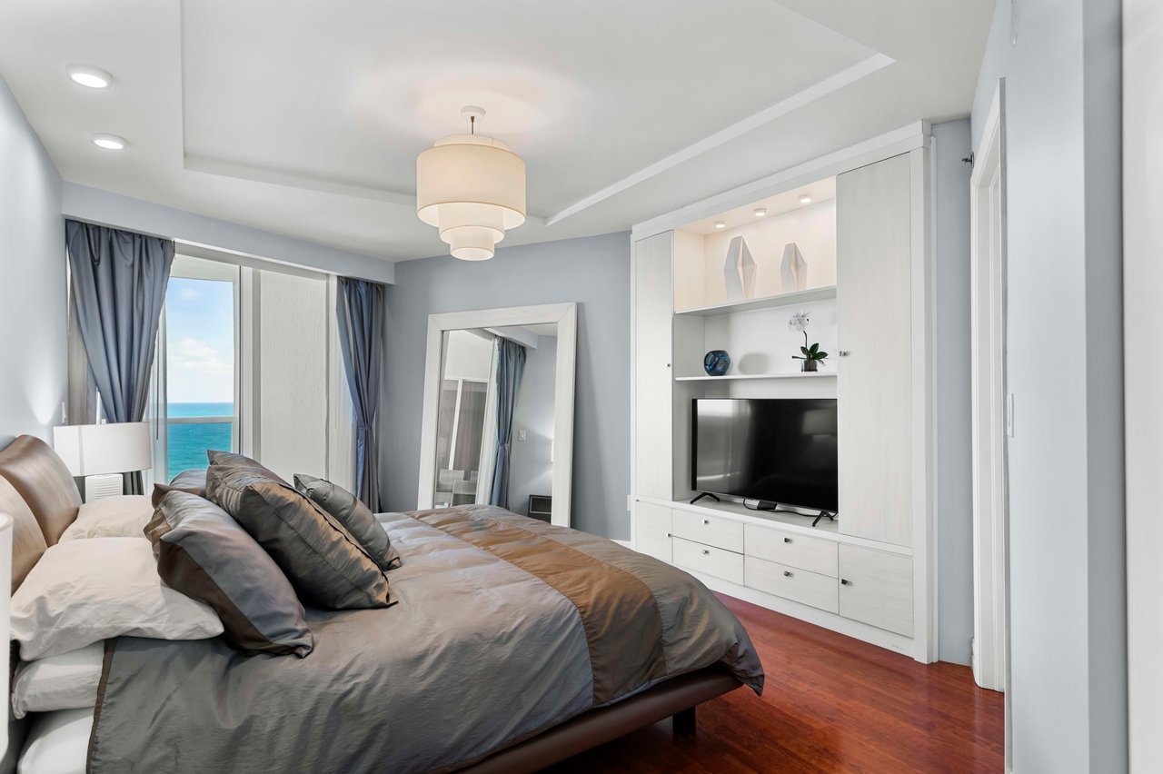 19111 Collins Ave Unit: 806