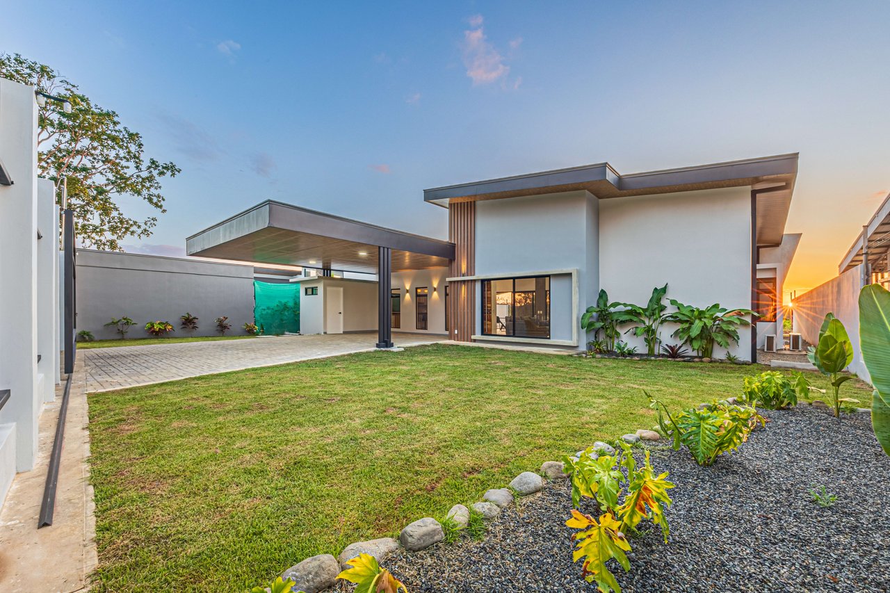 Casa Morfa: Brand New Home in Uvita's Premier Neighborhood