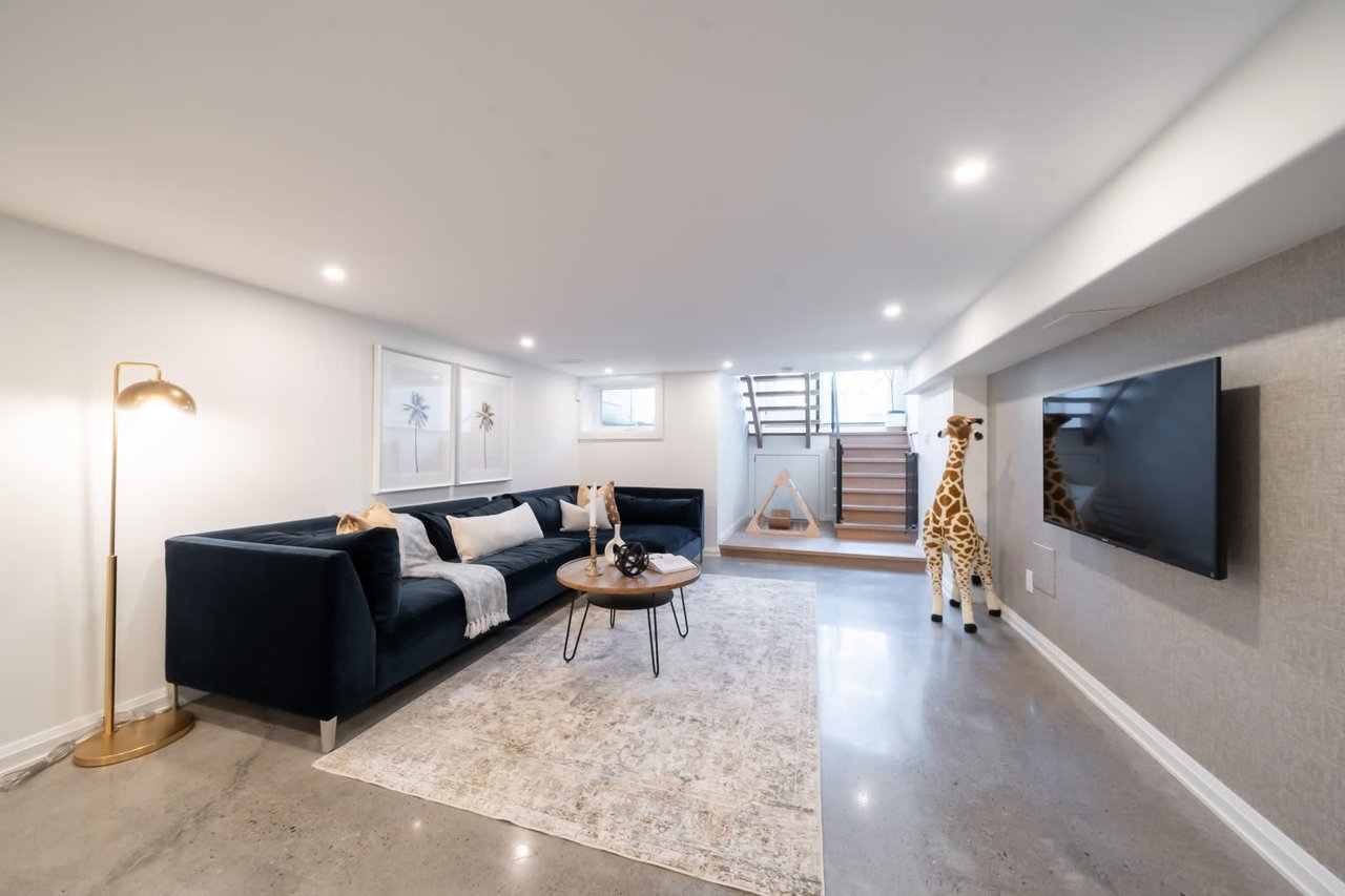 38 Richard Ave 
