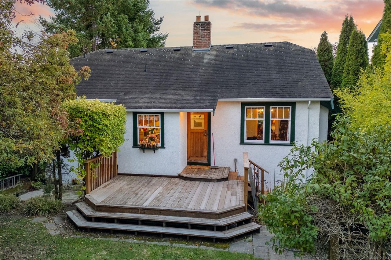 1924 Forrester St, Saanich