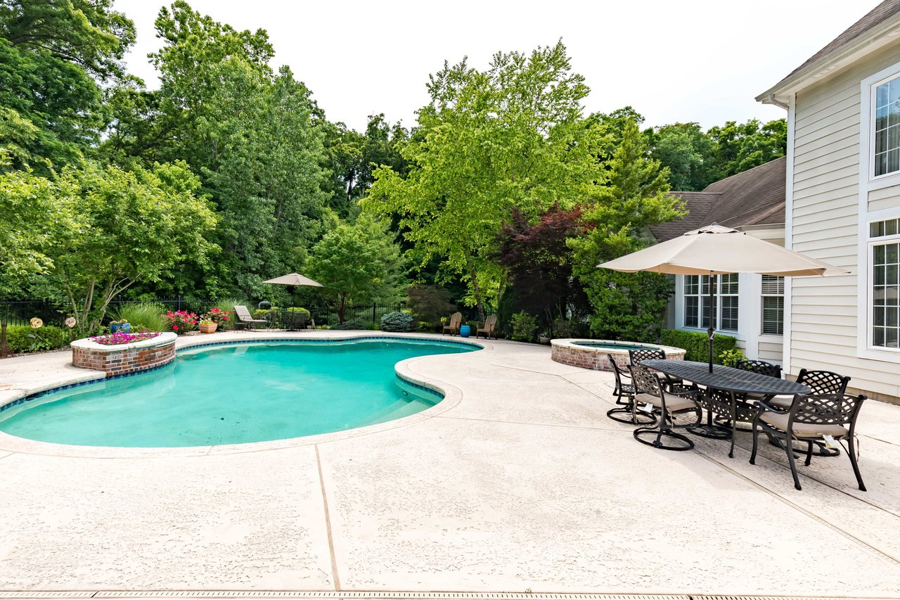 Newer Construction and Oh So Close to Chesterfield Amenities