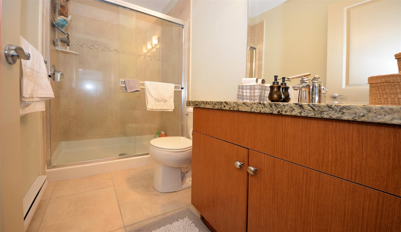 302-33328 E Bourquin Cres