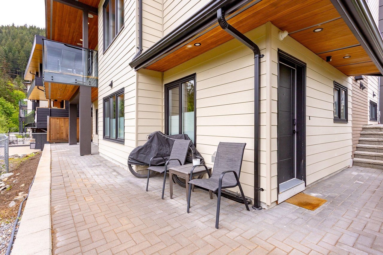 33-3385 Mamquam Rd